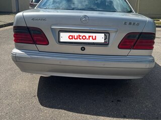 2002 Mercedes-Benz E-Класс 320 II (W210, S210) Рестайлинг, серебристый, 650000 рублей, вид 4