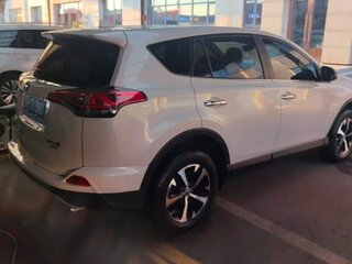 2018 Toyota RAV4 IV (XA40) Рестайлинг, белый, 1950000 рублей, вид 4