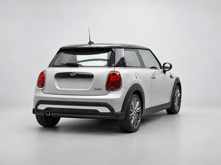 2022 Mini Hatch Cooper III (F55/F56) Рестайлинг 2, серебристый, 1860000 рублей, вид 3