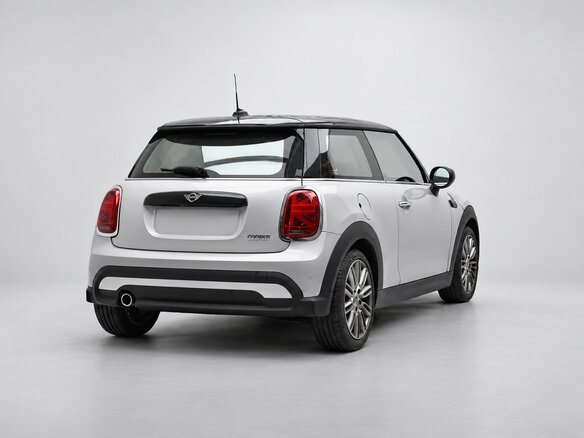 2022 Mini Hatch Cooper III (F55/F56) Рестайлинг 2, серебристый, 1860000 рублей - вид 2