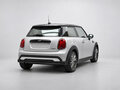 2022 Mini Hatch Cooper III (F55/F56) Рестайлинг 2, серебристый, 1860000 рублей - вид 2