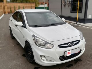 2013 Hyundai Solaris I, белый, 900000 рублей, вид 2