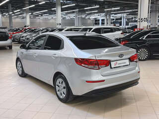 2016 Kia Rio III Рестайлинг, серебристый, 1065000 рублей, вид 3