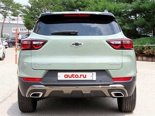 2023 Chevrolet TrailBlazer III Рестайлинг, зелёный, 2860777 рублей, вид 4