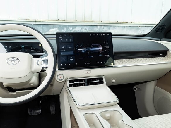 2026 Toyota bZ3X 58.3 kWh, чёрный, 3895003 рублей - вид 16