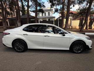 2019 Toyota Camry VIII (XV70), белый, 3300000 рублей, вид 4