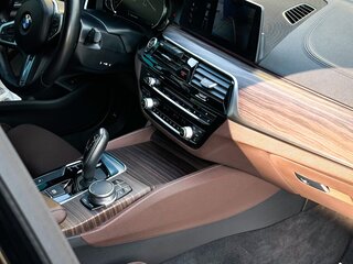 2017 BMW 5 серии 540i xDrive VII (G30/G31/G38), чёрный, 4350000 рублей, вид 3