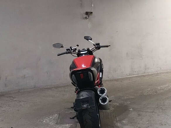 2011 Ducati Diavel Carbon, красный, 922900 рублей - вид 2
