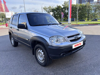 2015 Chevrolet Niva I Рестайлинг, серебристый, 495000 рублей, вид 2