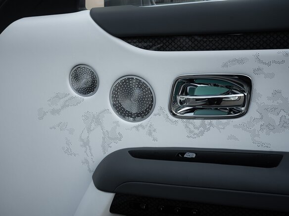 2026 Rolls-Royce Ghost Black Badge II Рестайлинг (Series II), серый, 60400000 рублей - вид 14