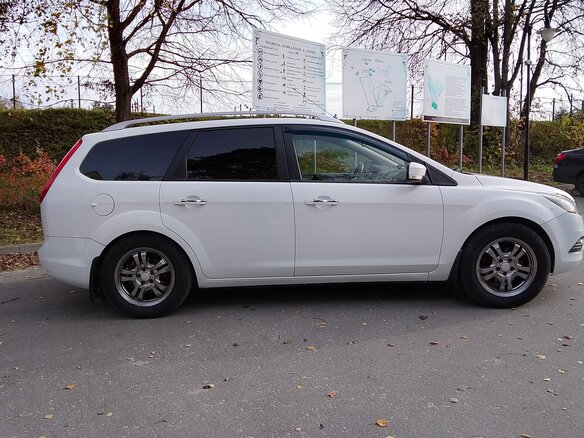 2010 Ford Focus II Рестайлинг, белый, 665000 рублей - вид 2