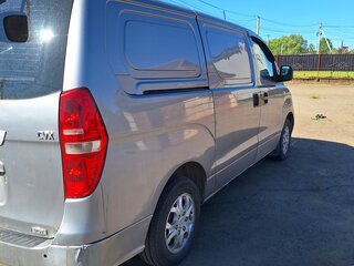 2010 Hyundai Grand Starex, серебристый, 730000 рублей, вид 2