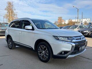 2015 Mitsubishi Outlander III Рестайлинг 2, белый, 1685000 рублей, вид 4