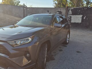2019 Toyota RAV4 V (XA50), серый, 3500000 рублей, вид 1
