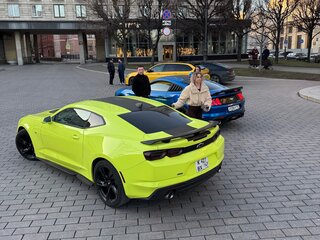 2019 Chevrolet Camaro VI Рестайлинг, жёлтый, 4200000 рублей, вид 1