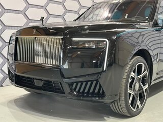 2026 Rolls-Royce Cullinan Black Badge I Рестайлинг (Series II), чёрный, 69000000 рублей, вид 4