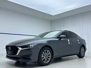 2021 Mazda 3 Axela IV (BP), серебристый, 1480000 рублей, вид 4
