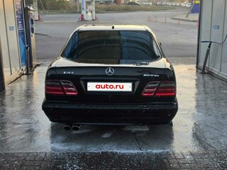 2001 Mercedes-Benz E-Класс 430 II (W210, S210) Рестайлинг, чёрный, 700000 рублей, вид 2