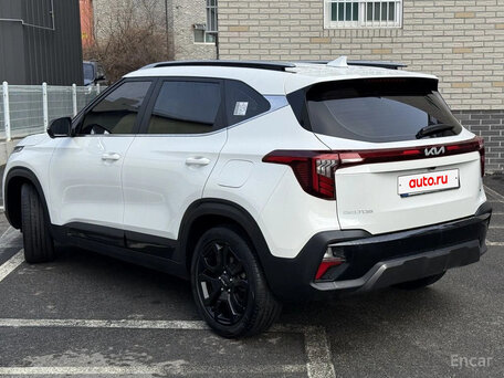 2023 Kia Seltos I Рестайлинг, белый, 2700000 рублей, вид 4