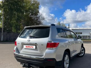 2011 Toyota Highlander II (XU40) Рестайлинг, серебристый, 1900000 рублей, вид 3