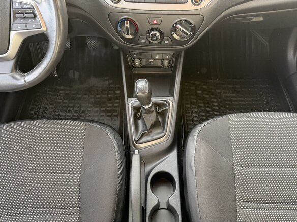 2019 Hyundai Solaris II, бежевый, 1345000 рублей - вид 18