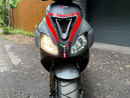 2020 Aprilia SR 50 R, чёрный, 395000 рублей, вид 5
