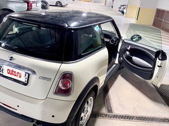 2012 Mini Hatch Cooper II (R56) Рестайлинг, белый - вид 12