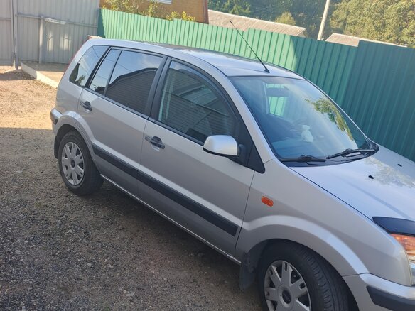 2008 Ford Fusion I Рестайлинг, серебристый, 760000 рублей - вид 3