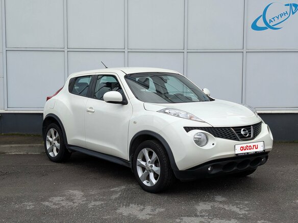 2011 Nissan Juke I, белый - вид 2