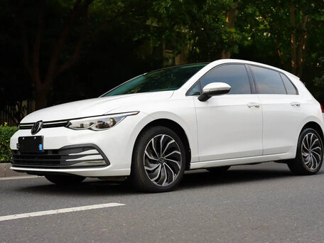 2022 Volkswagen Golf VIII, белый, 2150000 рублей, вид 2