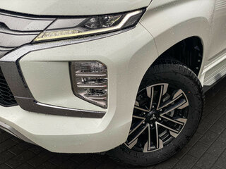 2022 Mitsubishi Montero Sport III Рестайлинг, белый, 4040000 рублей, вид 4