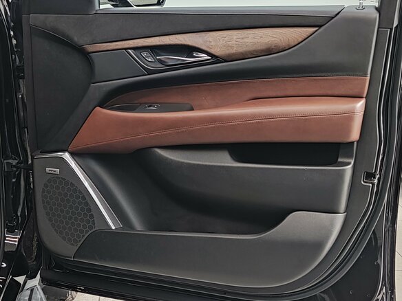 2016 Cadillac Escalade IV, чёрный, 4000000 рублей - вид 30