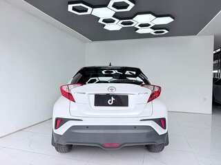 2022 Toyota C-HR I Рестайлинг, белый, 1757000 рублей, вид 5