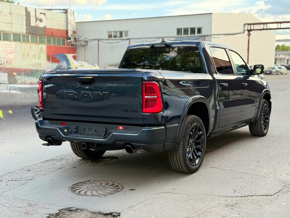 2026 Ram 1500 Crew Cab V Рестайлинг, синий, 9492000 рублей - вид 4