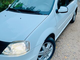2013 Renault Logan I Рестайлинг, белый, 515000 рублей, вид 2