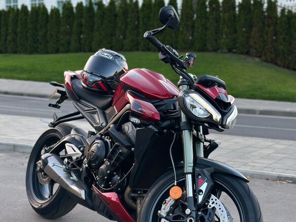 2024 Triumph Street Triple, красный, 1250000 рублей
