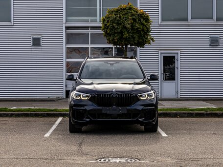 2022 BMW X5 40i IV (G05/G18), чёрный, 8295000 рублей, вид 2