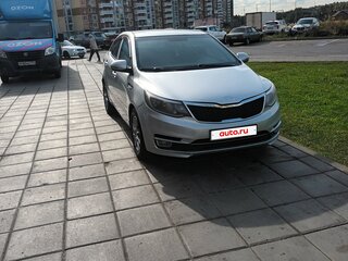 2015 Kia Rio III Рестайлинг, серебристый, 470000 рублей, вид 4