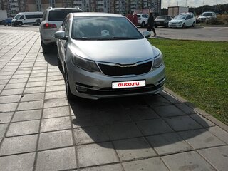 2015 Kia Rio III Рестайлинг, серебристый, 470000 рублей, вид 2