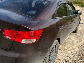 2009 Kia Cerato 5-speed II, красный, 480000 рублей, вид 5