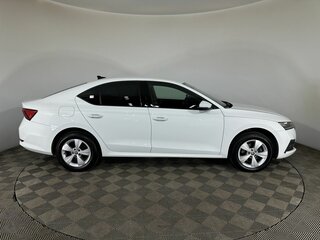 2021 Skoda Octavia IV (A8), белый, 2130000 рублей, вид 4