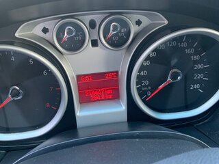 2010 Ford Focus II Рестайлинг, белый, 545000 рублей, вид 5