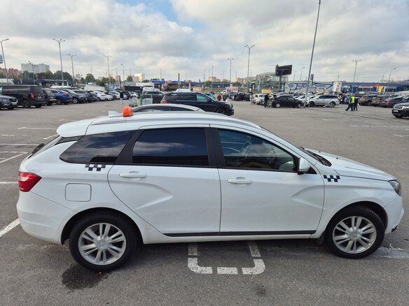 2019 Lada (ВАЗ) Vesta SW I, белый, 625000 рублей