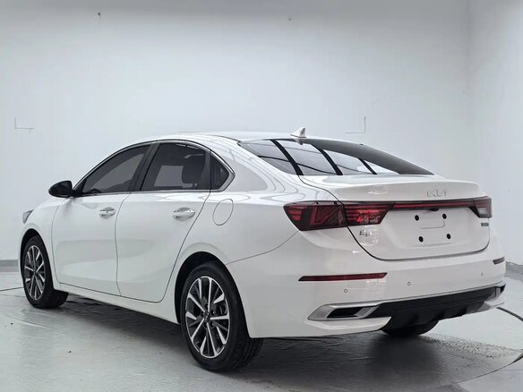 2021 Kia K3 II (China Market), белый, 1400000 рублей - вид 4