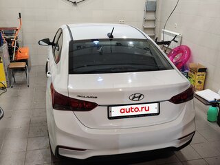 2018 Hyundai Solaris II, белый, 725000 рублей, вид 3