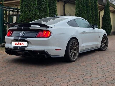 2021 Ford Mustang VI Рестайлинг, белый, 3500000 рублей, вид 3