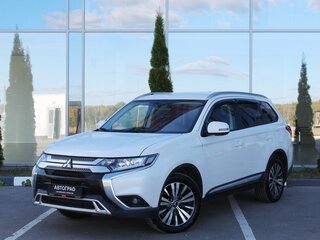 2019 Mitsubishi Outlander III Рестайлинг 3, белый, 1790000 рублей, вид 1