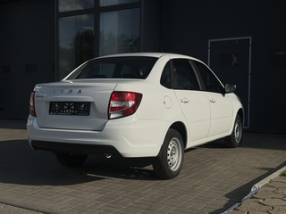 2026 Lada (ВАЗ) Granta I Рестайлинг, белый, 1068000 рублей, вид 3