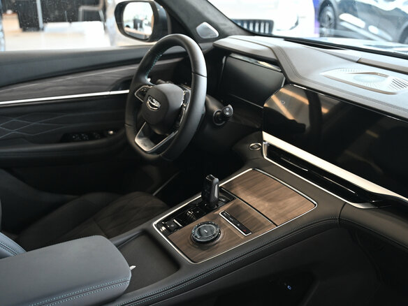 2026 Geely Monjaro I, серый, 4954990 рублей - вид 10
