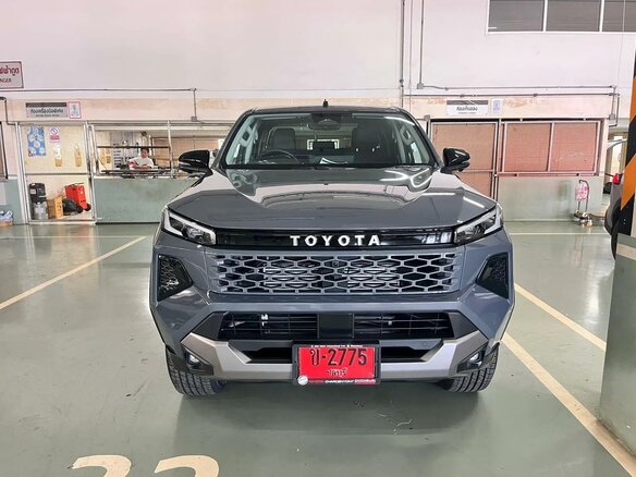 2026 Toyota Hilux, серый, 7900000 рублей - вид 14